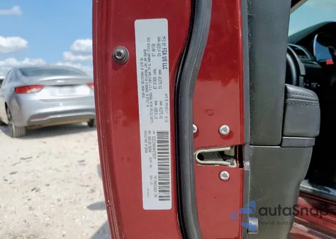 2016 Chrysler 300 Limited z USA, uszkodzony, nr VIN 2C3CCAAG4GH278237